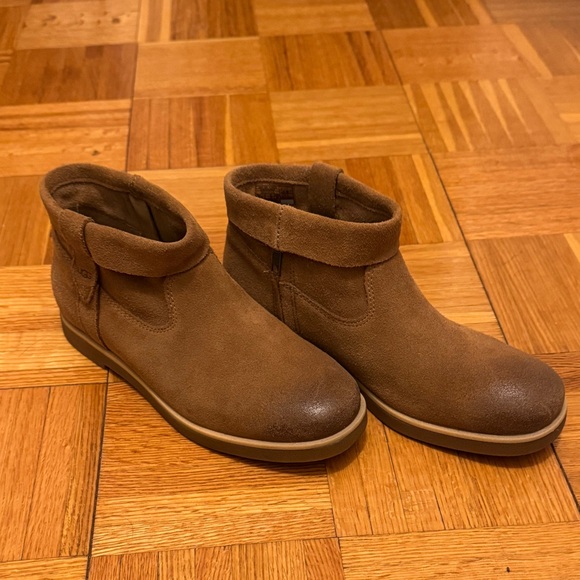UGG Tan Suede Ankle Boots - Picture 13 of 16